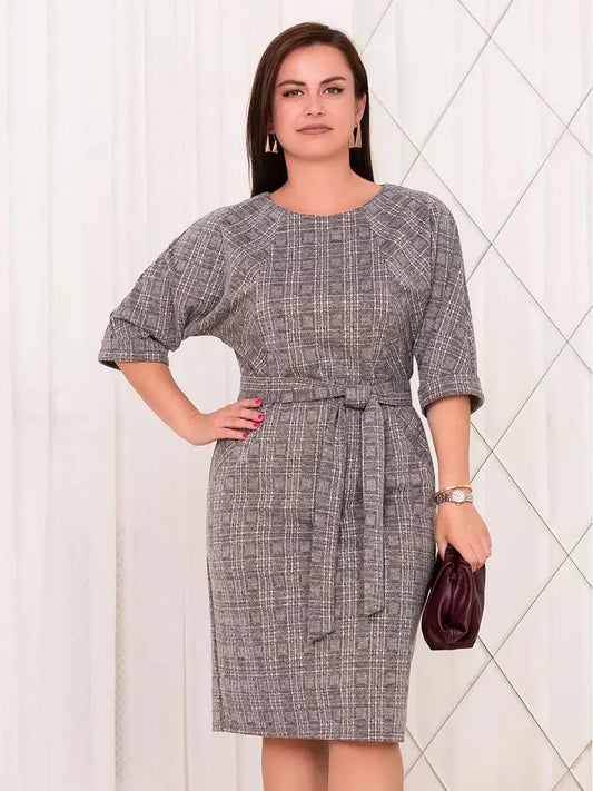 Elegantne ja võluv kleit suurtes suurustes