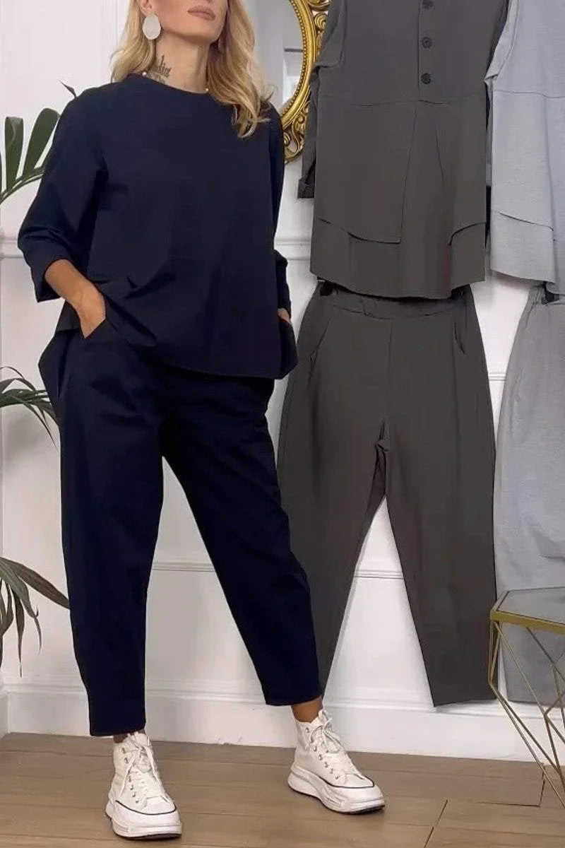 Moodne kaheosaline ülikond sügisel vabaaja stiilis