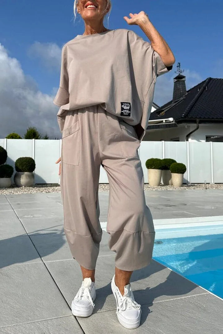 Naiste vabaajakostüüm ümmarguse kaela ja pükstega