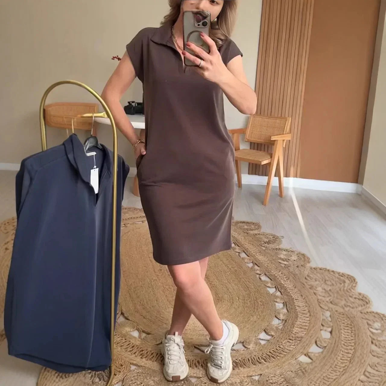 Naisten sportliku stiiliga vabaajalise kleit