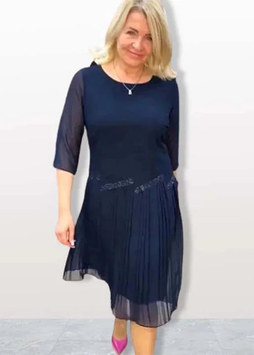 Naiste elegantne volditud ja hingav kleit