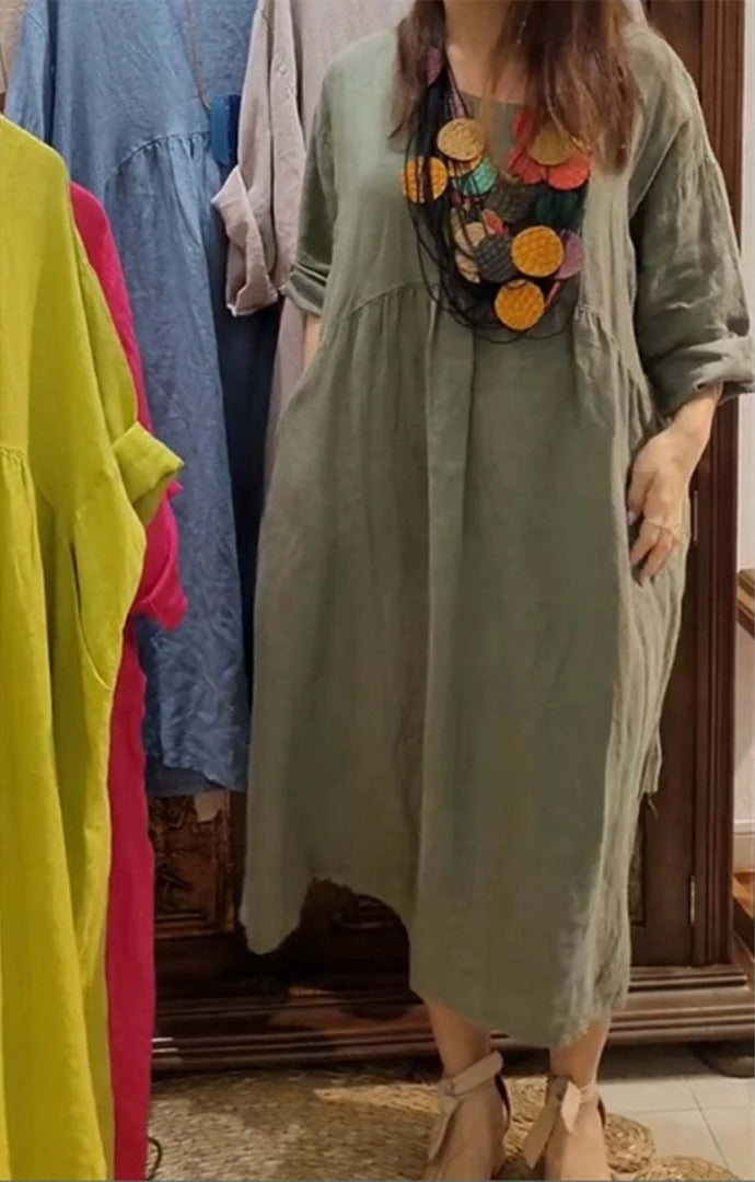 Vabaaja ühevärviline kleit
