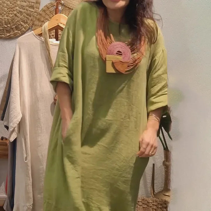 Vabaaja ühevärviline kleit