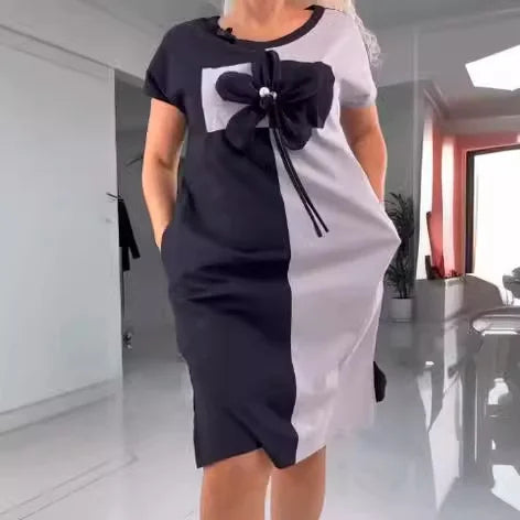 Kahevärviline kleit lilledega