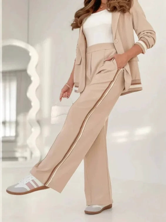 Elegantne kaheosaline kostüüm