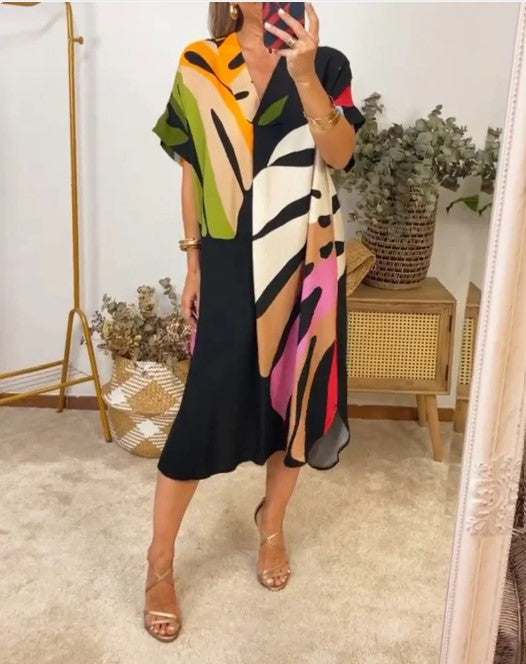 Kaunis mustriga naiste kleit, sobib erinevateks üritusteks