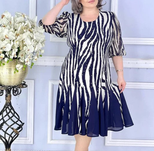 Triibuline kleit naistele