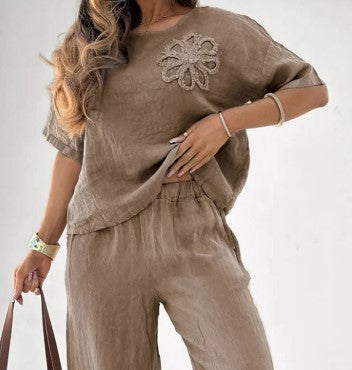 Lahtine kaheosaline ülikond lilledega