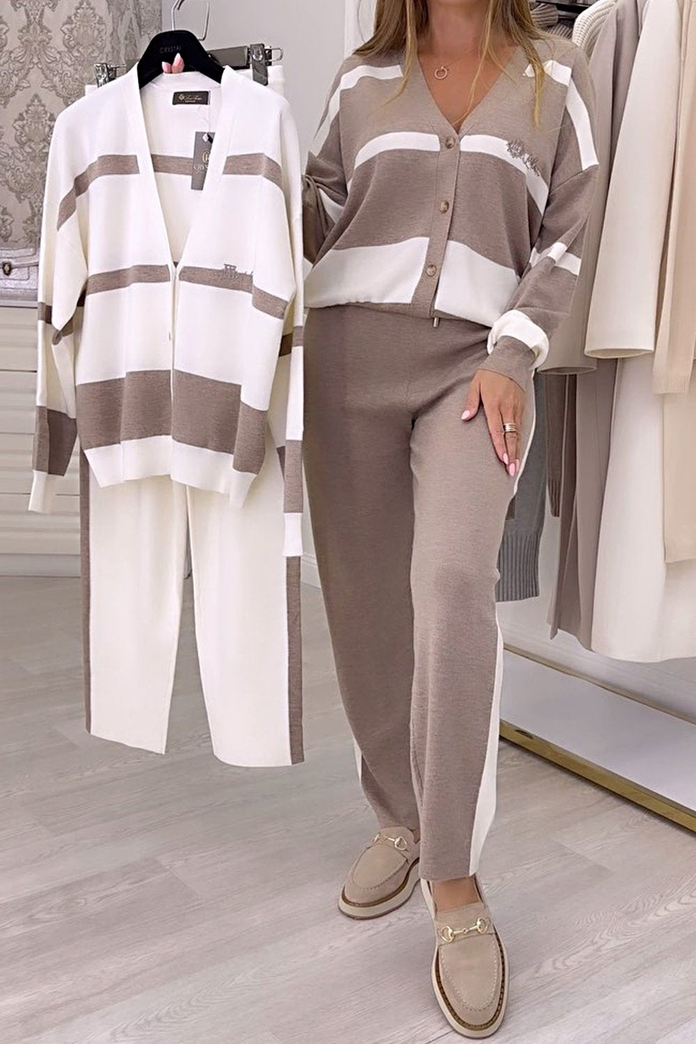 Kontrastse värviga moodne trikookomplekt