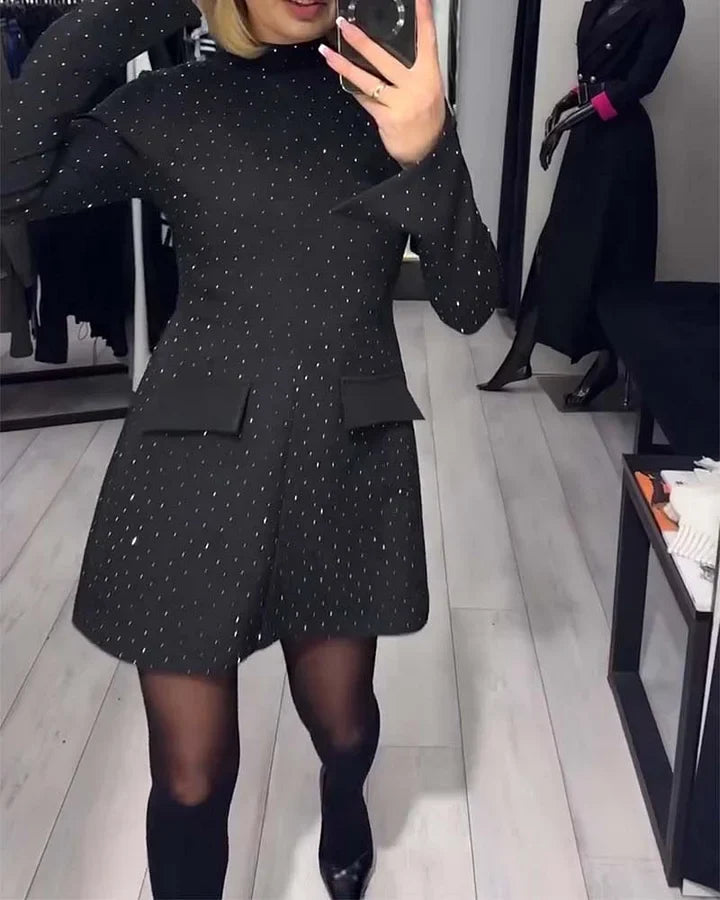 Elegantne, läikiv naiste kleit