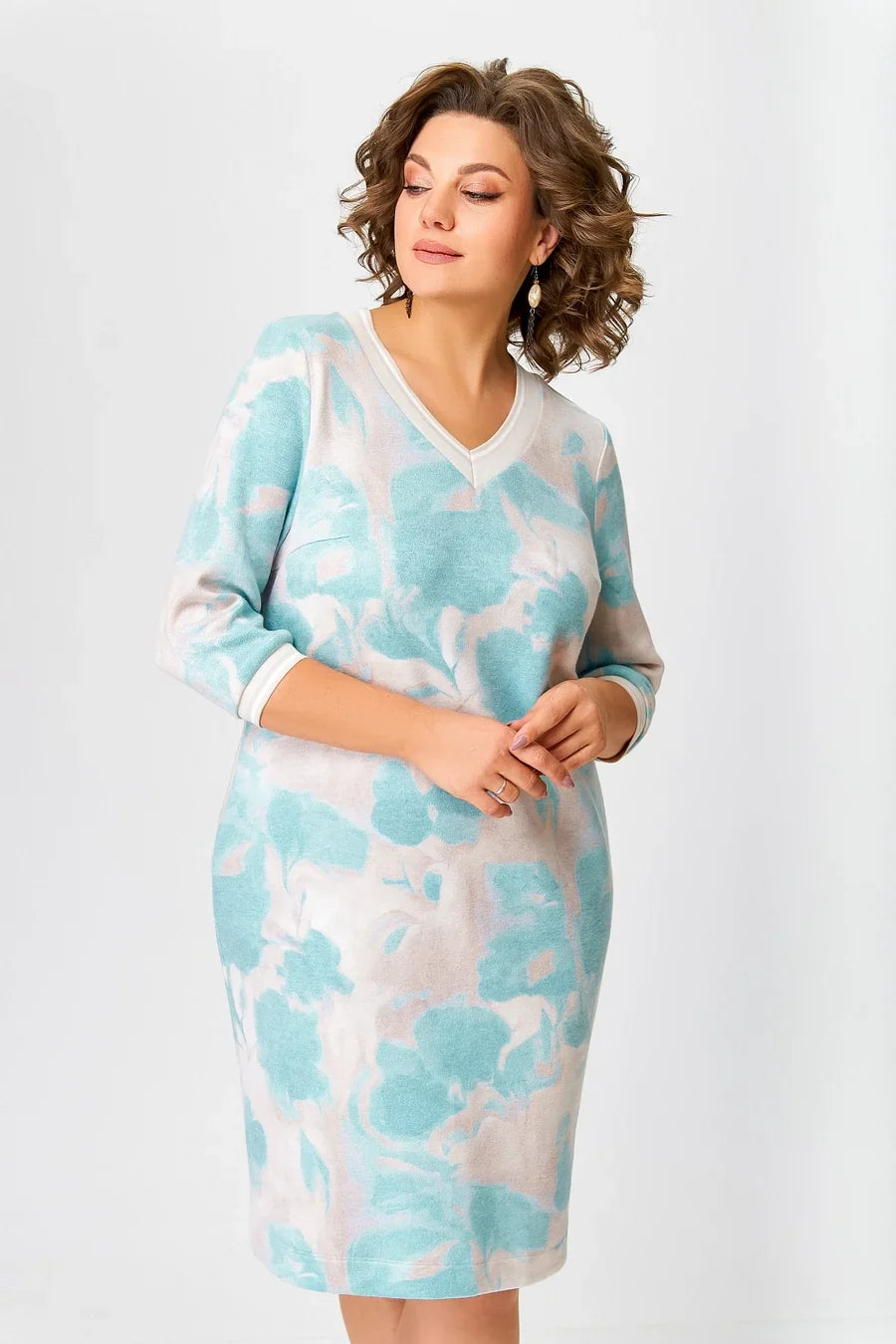 Elegantne, klassikaline ja värviline kleit