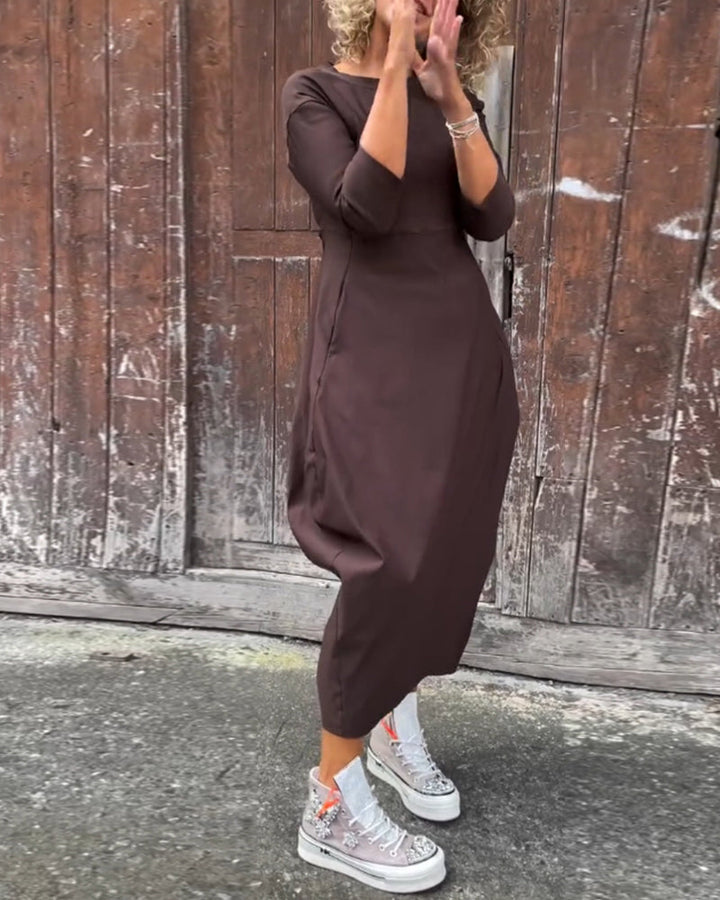 Ühtlase värviga pikkade varrukatega kleit