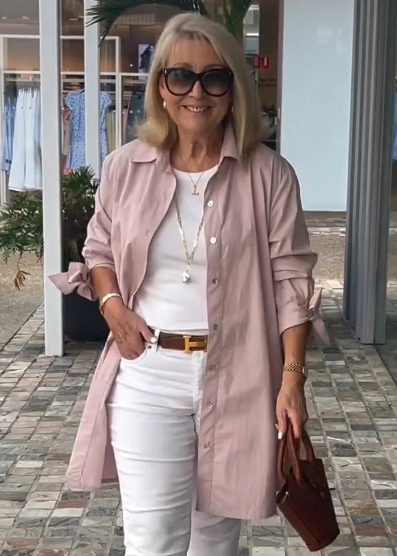 Ilgi pikaatsed särgid kaelusega