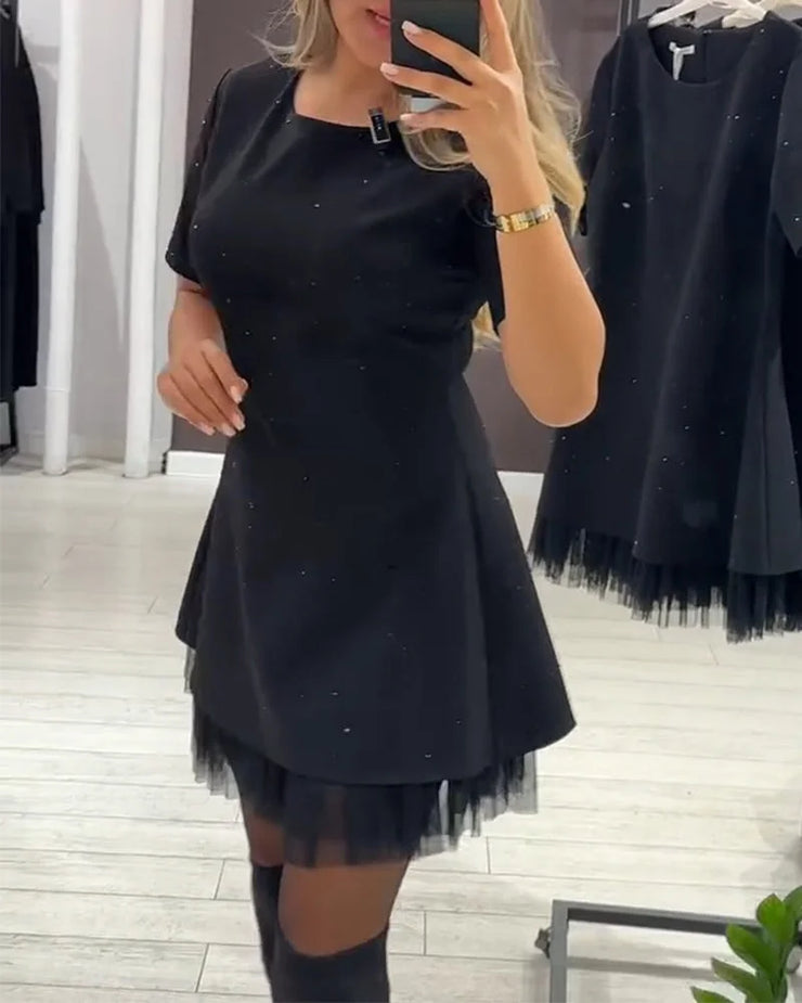 Elegantne kleit koos kaunistustega