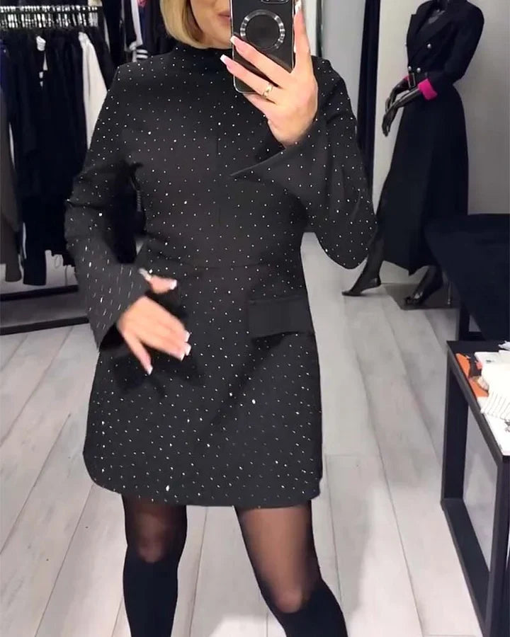 Elegantne, läikiv naiste kleit